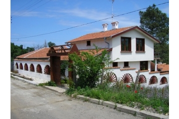 Bulgaria Chata Velika, Exterior